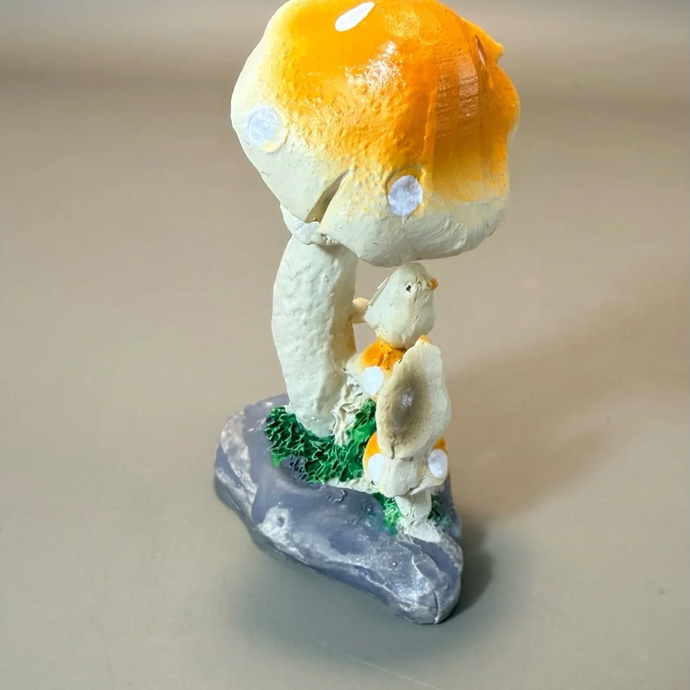 Pair Of Whimsical Raindrops Creative resin mushroom and bird miniature figurines